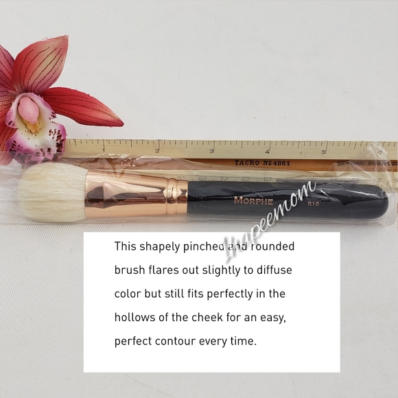 Morphe R10 Deluxe Tapered Powder Brush - Picture 3 of 8